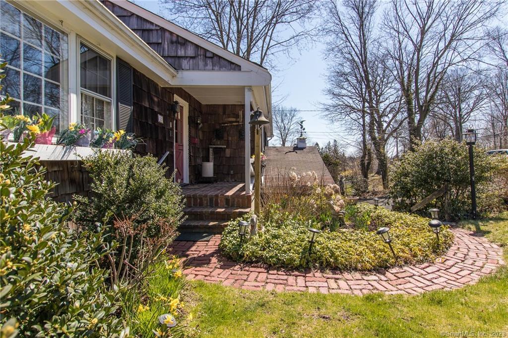 Photo 5 of 39 of 727 Newfield Avenue house