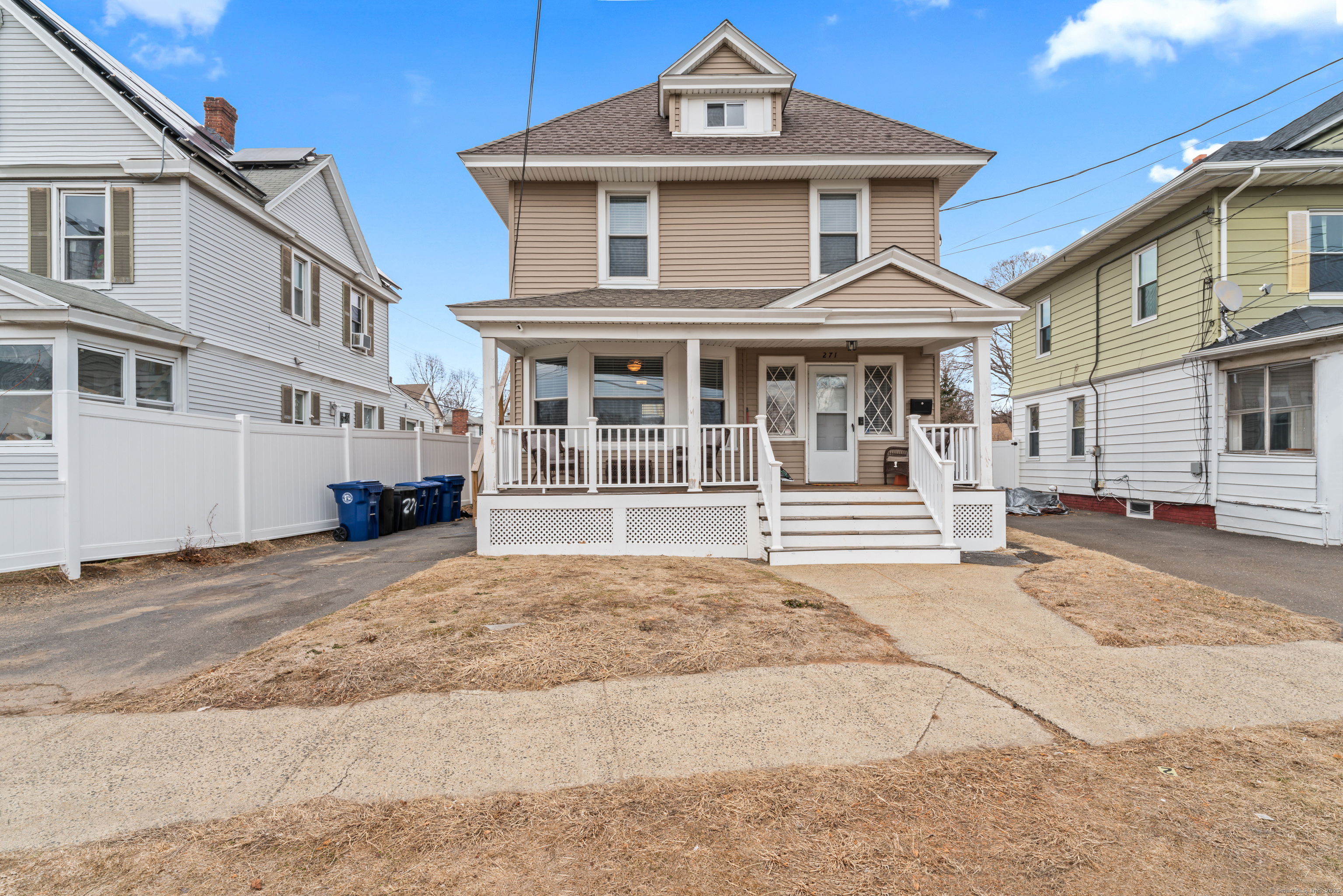 Second Avenue, West Haven, Connecticut - 2 Bedrooms  
2 Bathrooms  
8 Rooms - 