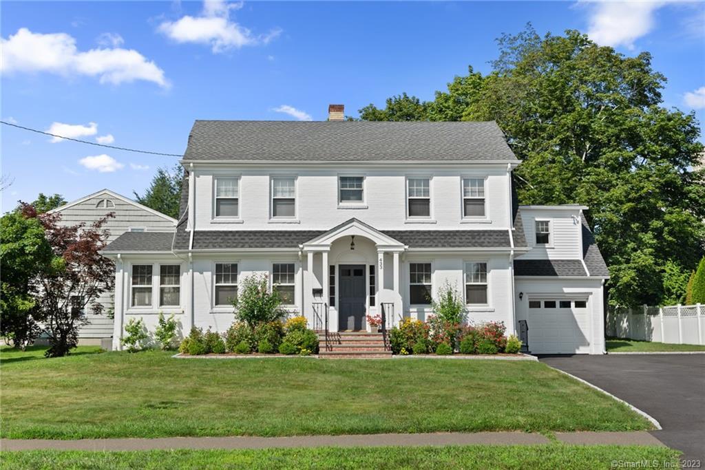 433 South Avenue, New Canaan, Connecticut - 4 Bedrooms  
4 Bathrooms  
8 Rooms - 