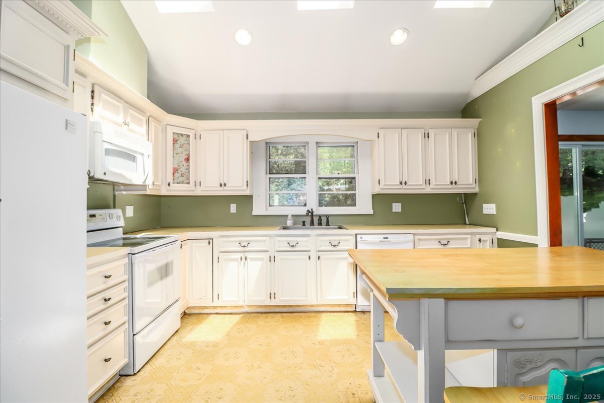 18 Sky Edge Drive, Bethel, Connecticut image 14
