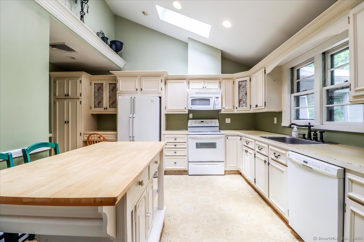 18 Sky Edge Drive, Bethel, Connecticut image 9