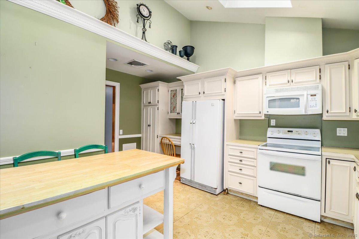 18 Sky Edge Drive, Bethel, Connecticut image 11