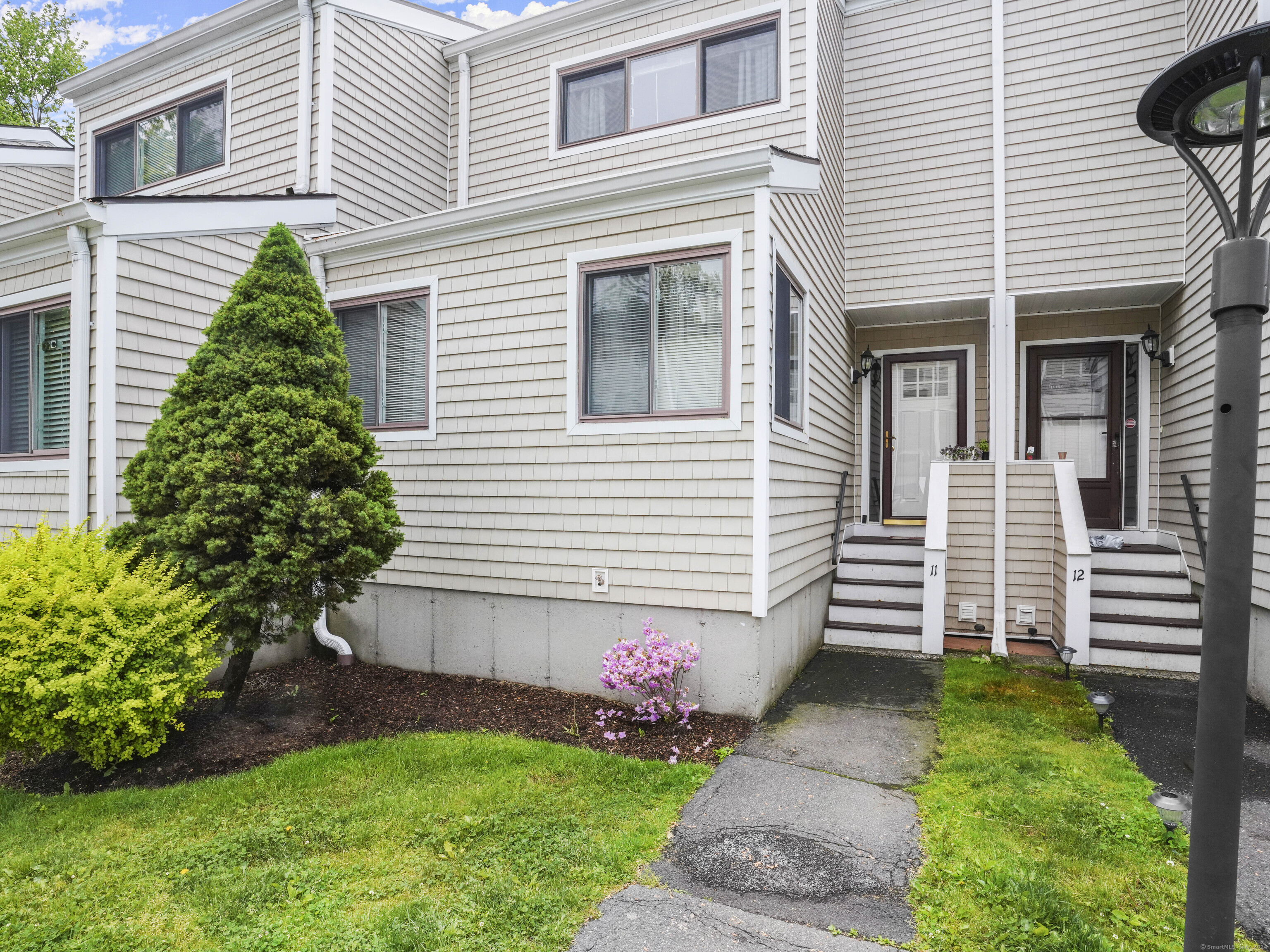 Property for Sale at 1463 Black Rock Turnpike Apt 11, Fairfield, Connecticut - Bedrooms: 2 
Bathrooms: 3 
Rooms: 6  - $425,000