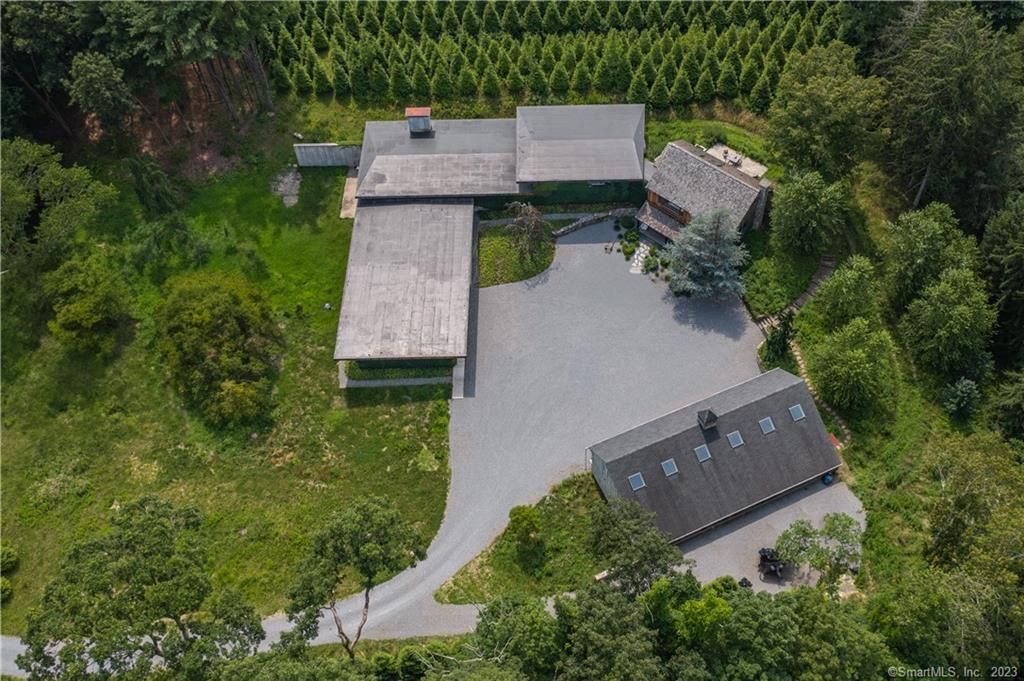 Photo of 4 Good Hill Road, Weston, CT 06883 (MLS # 24133078)