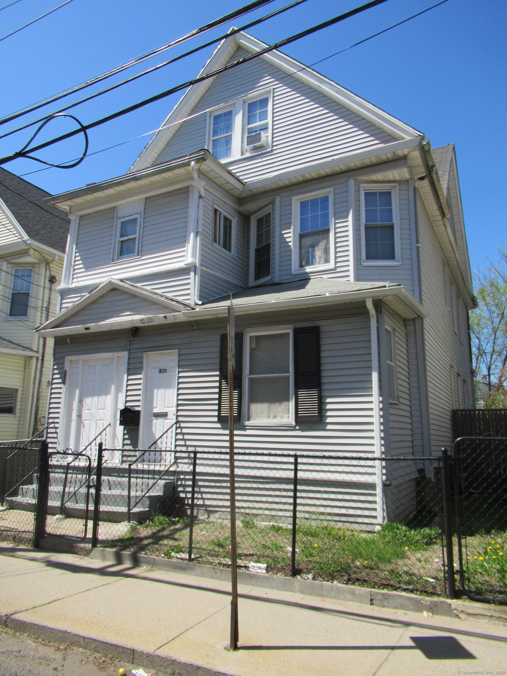 Property for Sale at Clifford Street, Bridgeport, Connecticut - Bedrooms: 6 
Bathrooms: 3 
Rooms: 11  - $359,500