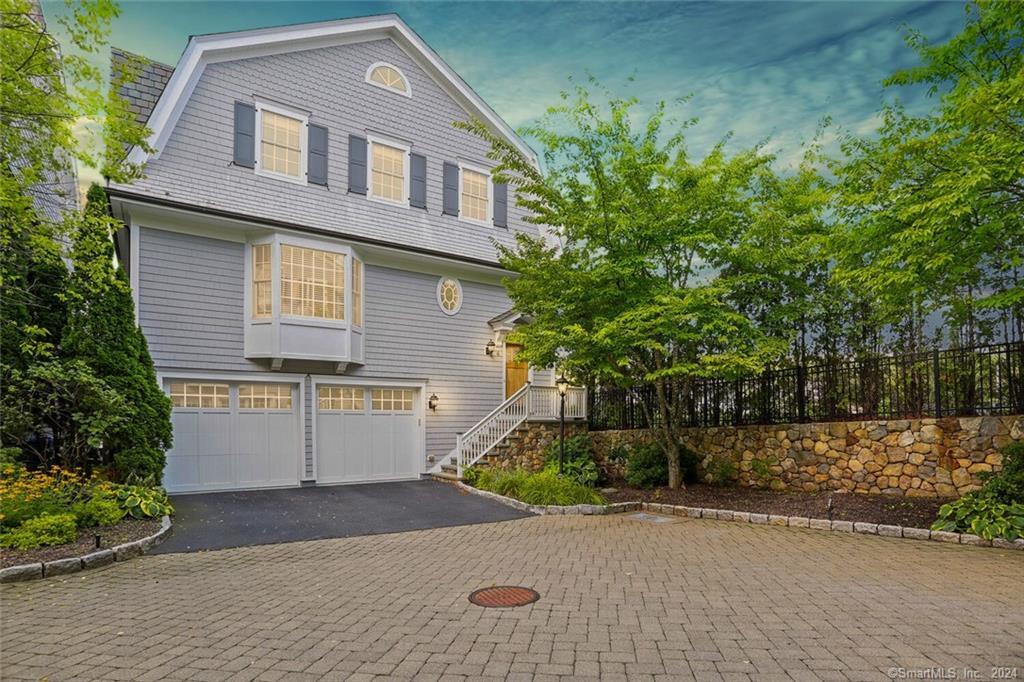 Property for Sale at 6 Maple Street 6, New Canaan, Connecticut - Bedrooms: 3 
Bathrooms: 5 
Rooms: 9  - $2,195,000