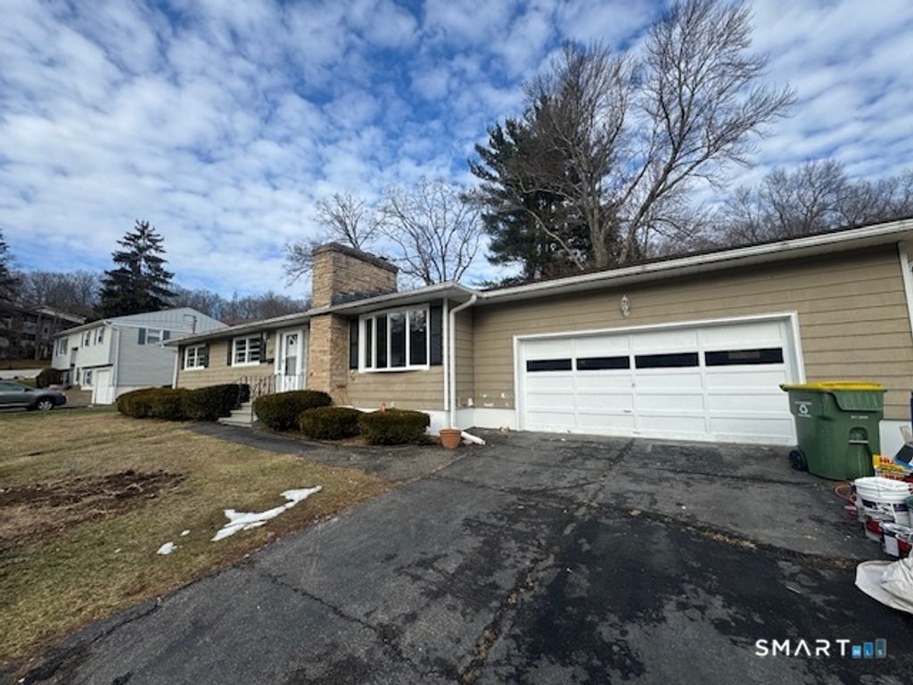 Photo of 150 Kaynor Drive, Waterbury, CT 06708 (MLS # 24148479)
