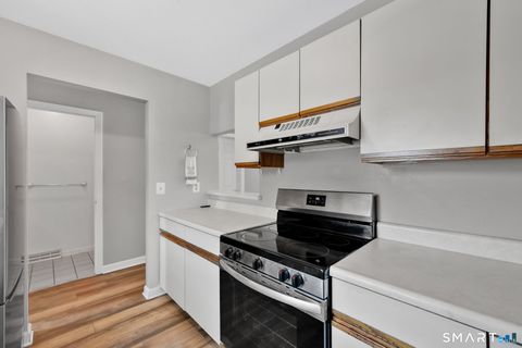 Tiny photo for 5 The Hamlet #APT D, Enfield, CT 06082 (MLS # 24153920)