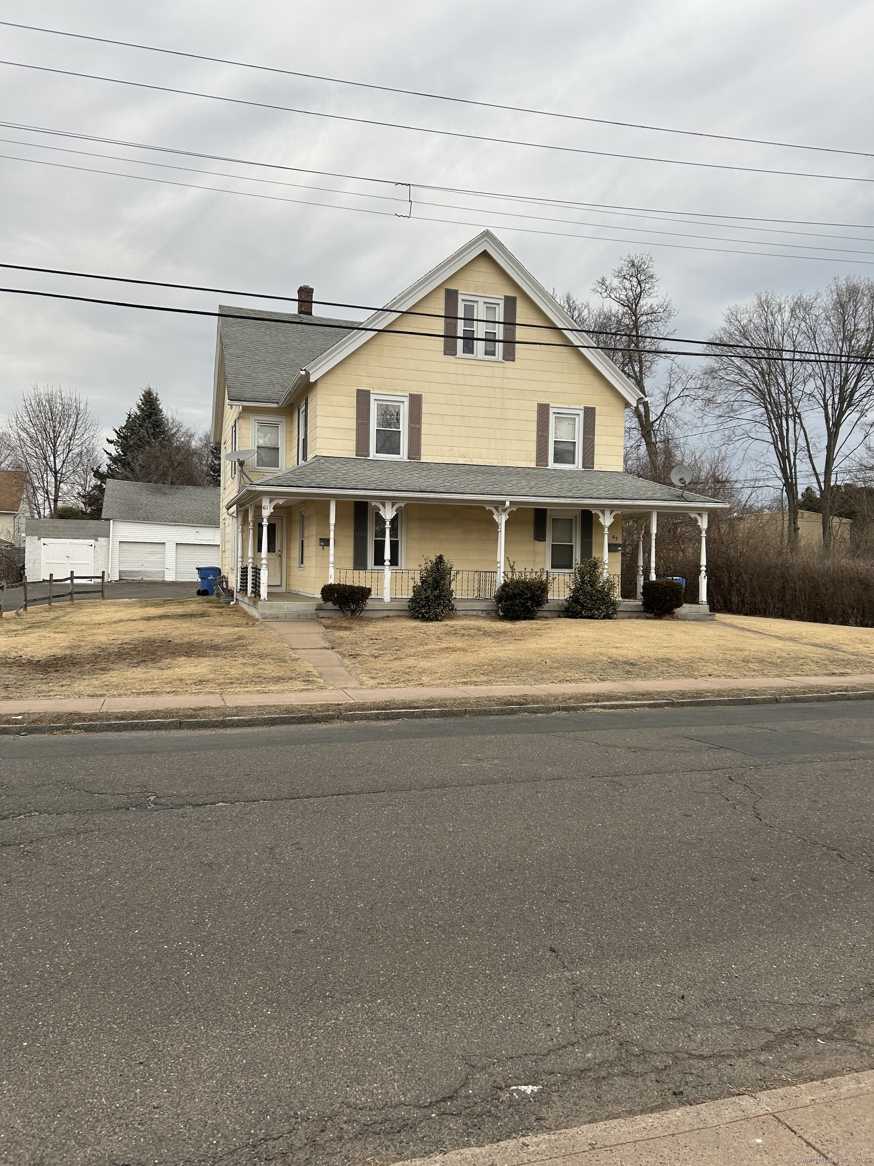 Eldridge Street, Manchester, Connecticut - 6 Bedrooms  
4 Bathrooms  
12 Rooms - 