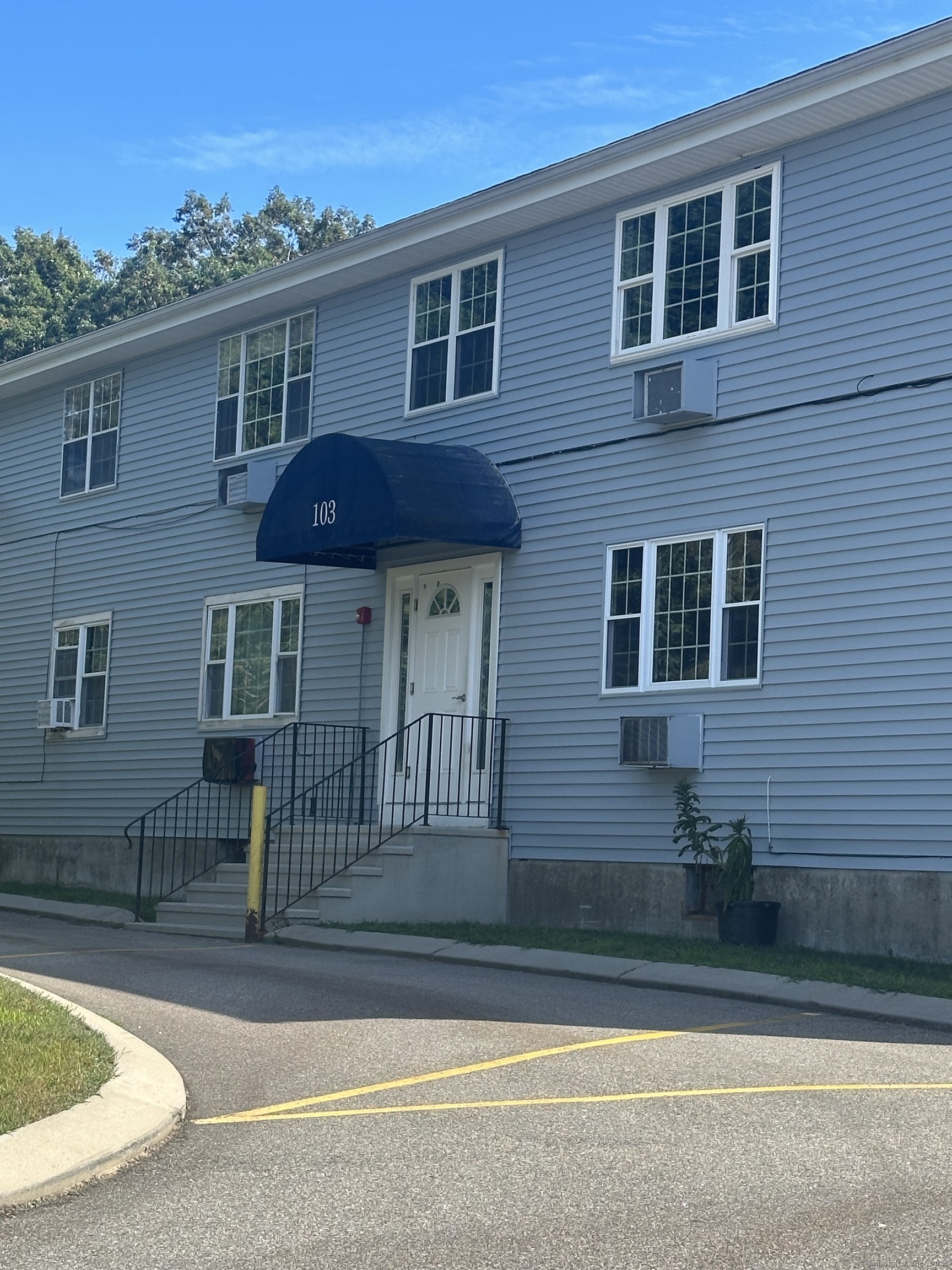 103 Horse Pond Road D