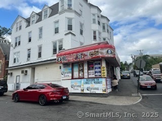 Hill Street 3C, Waterbury, Connecticut - 3 Bedrooms  
1 Bathrooms  
5 Rooms - 