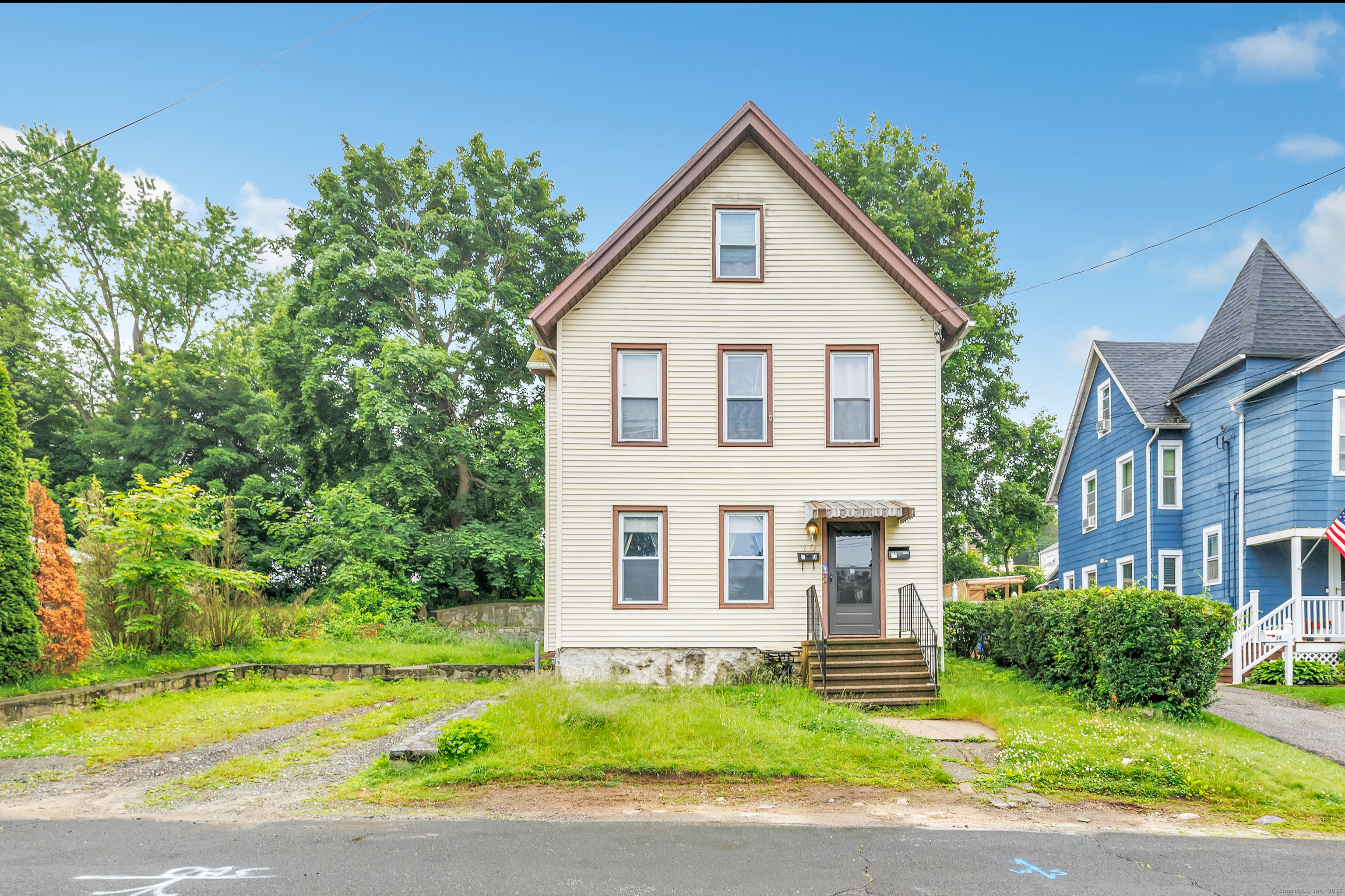 Huntington Avenue 2nd Floor, Shelton, Connecticut - 2 Bedrooms  
1 Bathrooms  
4 Rooms - 