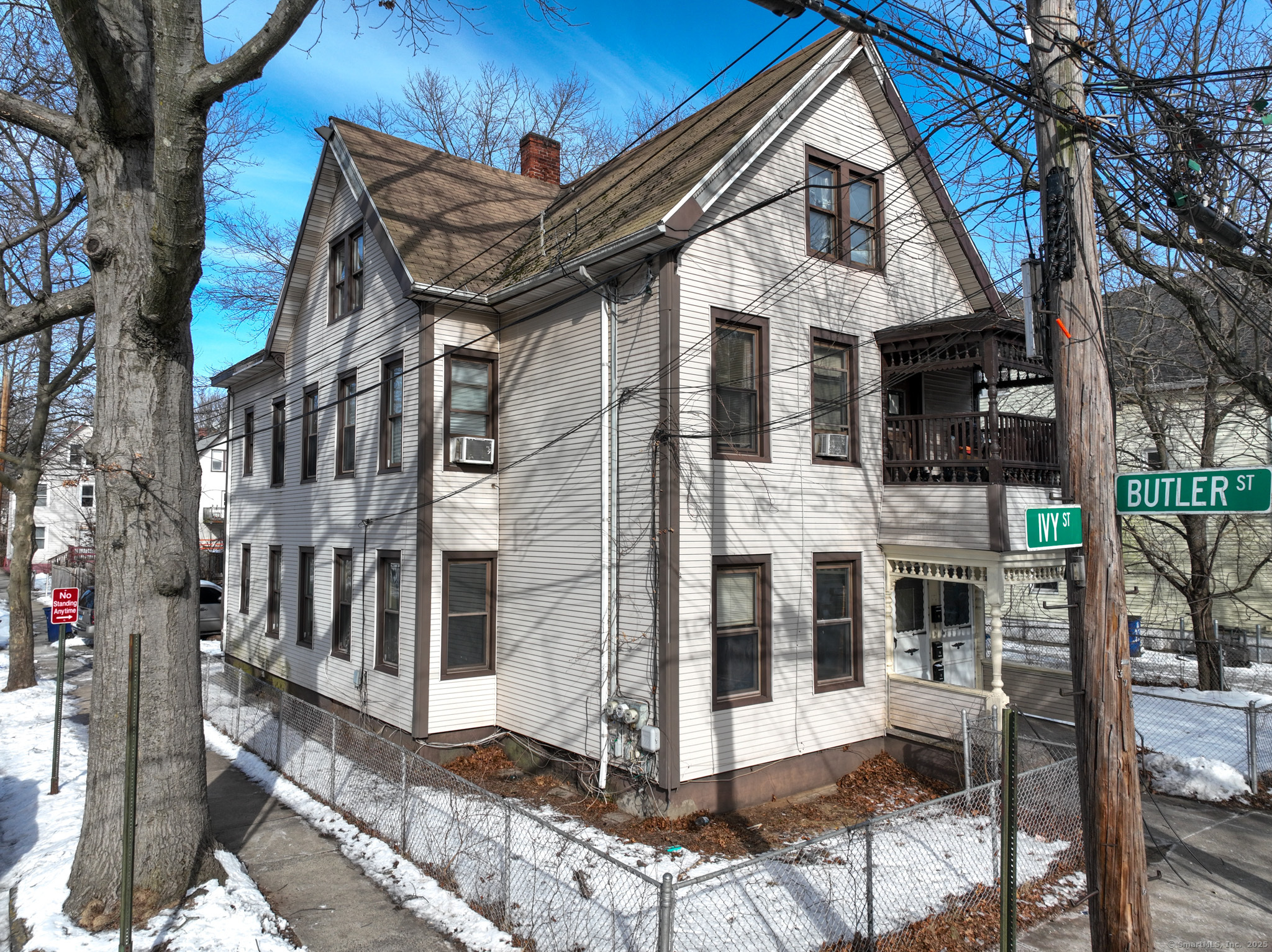 Ivy Street, New Haven, Connecticut - 8 Bedrooms  
3 Bathrooms  
14 Rooms - 