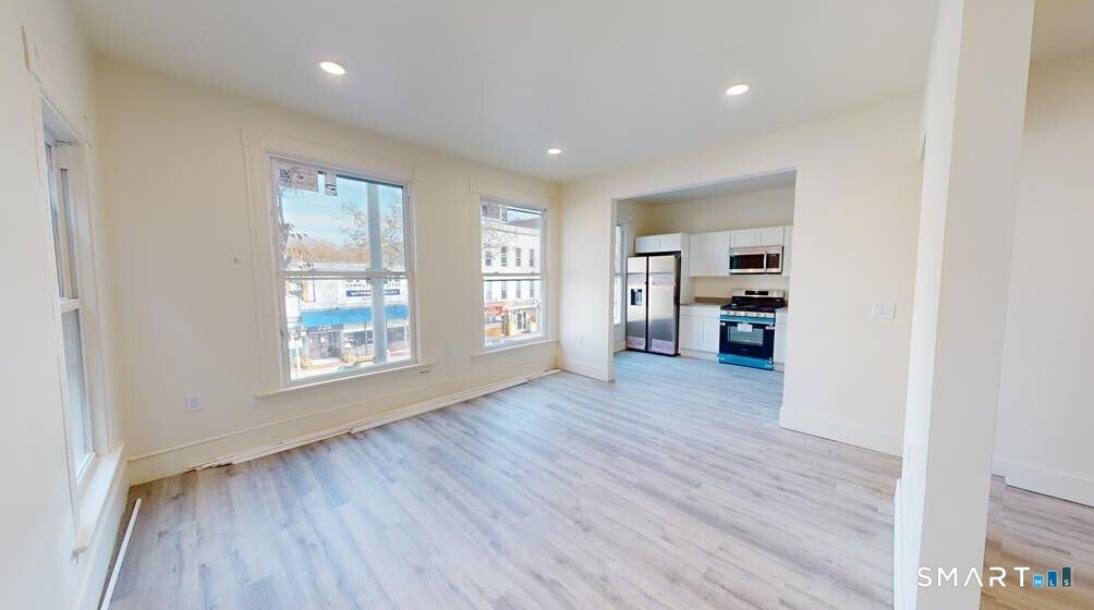 736 Main Street 2