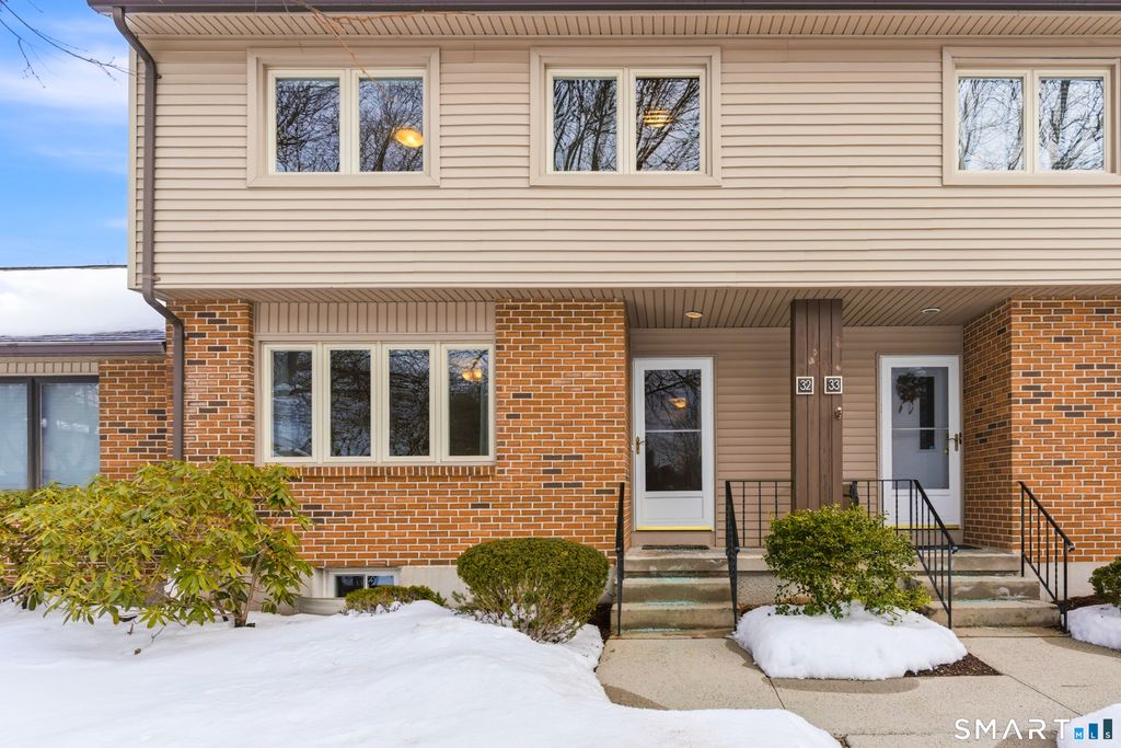 Photo of 443 S Main Street #32, Manchester, CT 06040 (MLS # 24155424)