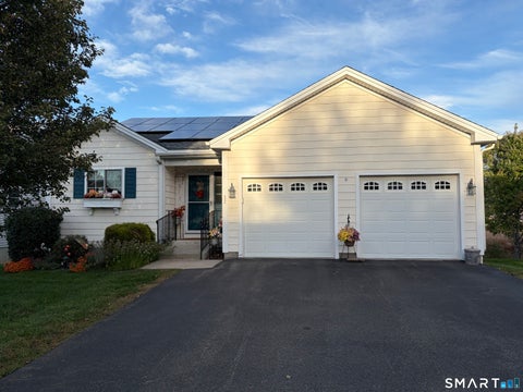 Photo of 32 Autumn Lane #32, Middletown, CT 06457 (MLS # 24215323)