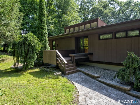 Photo of 15 Brookridge Drive, Avon, CT 06001 (MLS # 24194232)