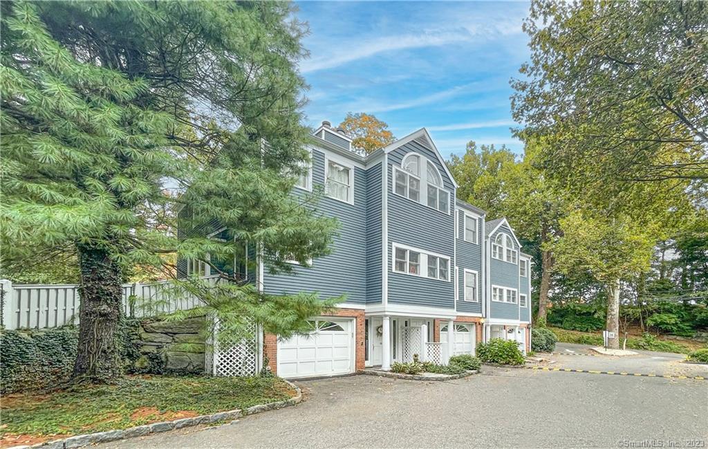 Rental Property at 3 Ludlow Road B, Westport, Connecticut - Bedrooms: 2 
Bathrooms: 3 
Rooms: 5  - $4,500 MO.