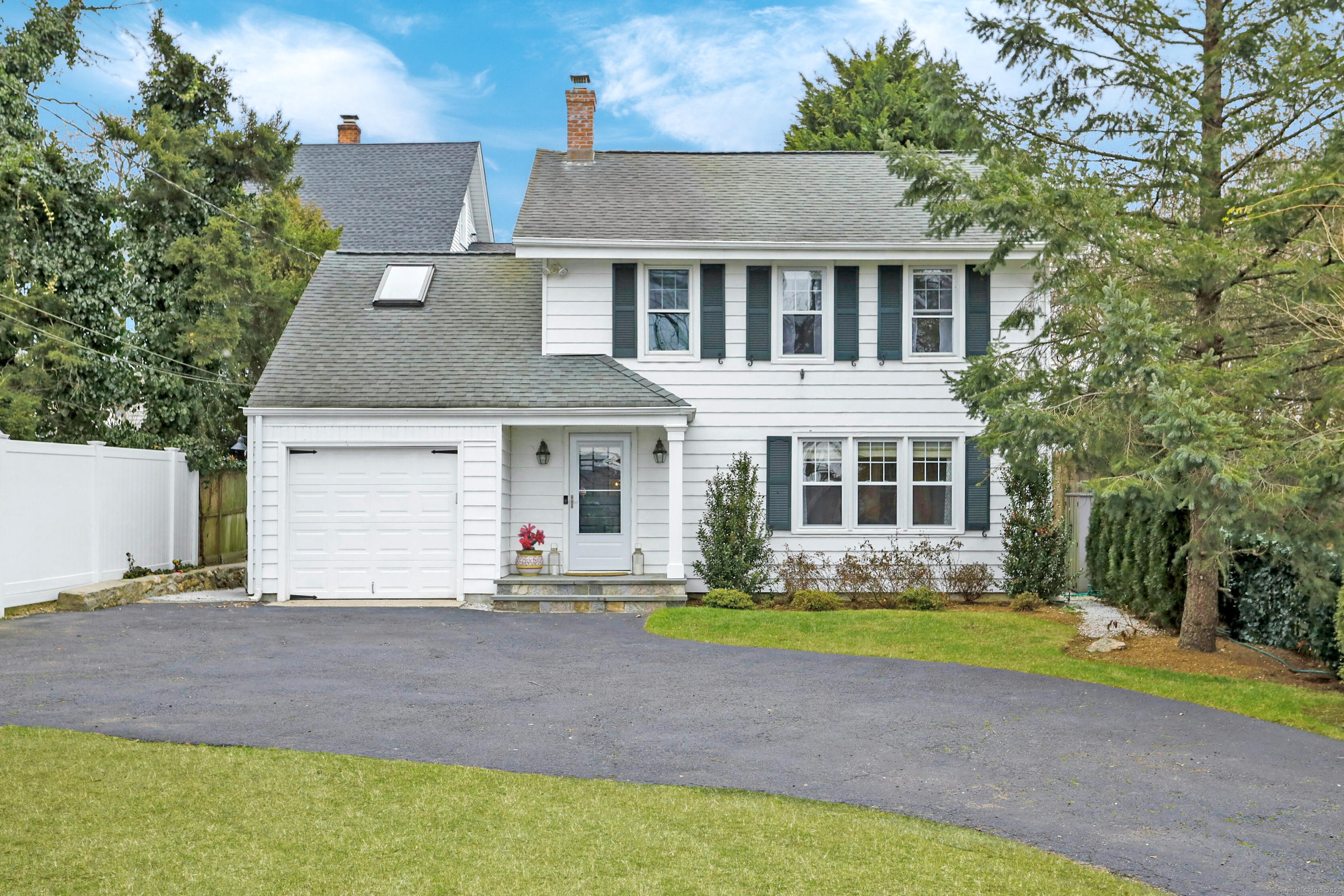 Property for Sale at 206 West Avenue, Darien, Connecticut - Bedrooms: 4 
Bathrooms: 1.5 
Rooms: 7  - $929,000