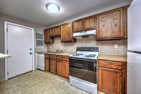 Tiny photo for 65 West Walk #65, West Haven, CT 06516 (MLS # 24144194)