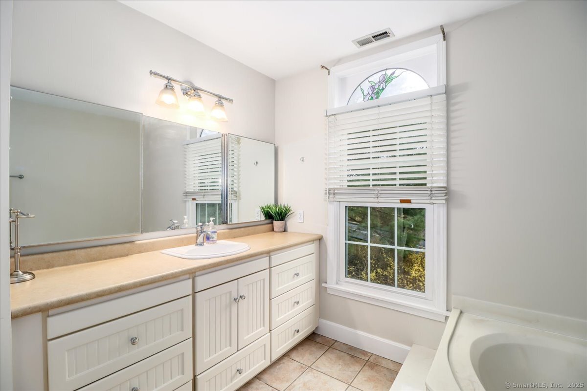 14 Kingswood Drive #14, Bethel, Connecticut image 16