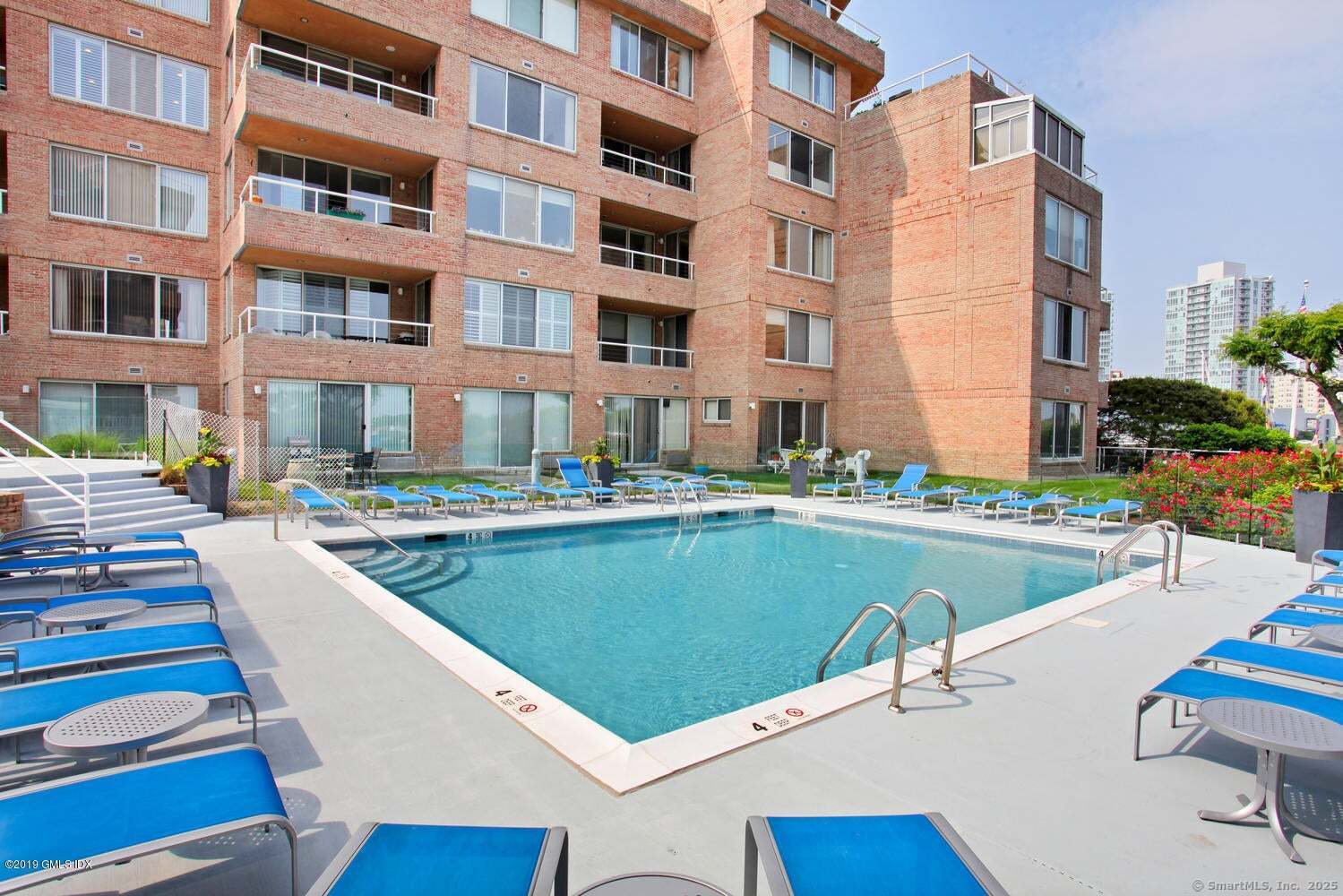 88 Southfield Avenue 202