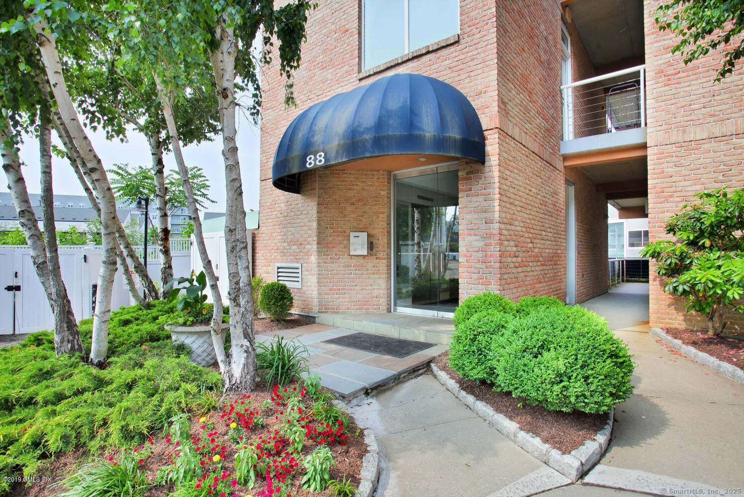88 Southfield Avenue 202