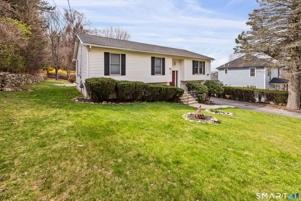 Photo of 26 Cushman Street, Waterbury, CT 06704 (MLS # 24168204)