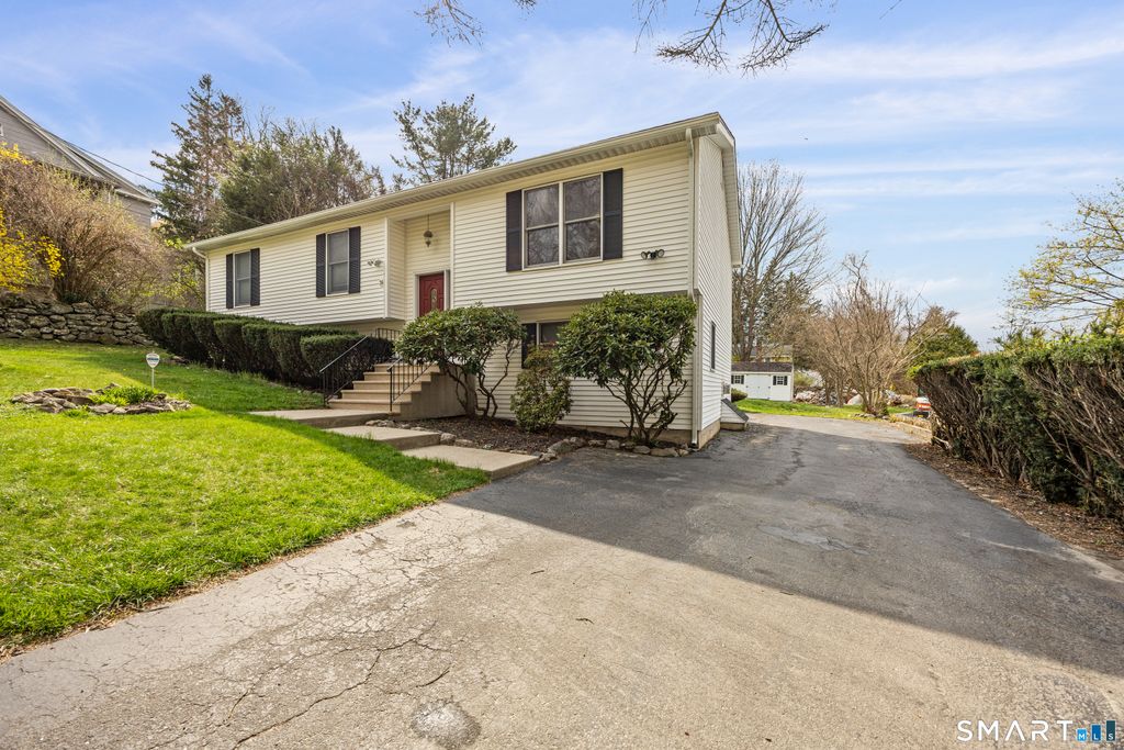 Photo of 26 Cushman Street, Waterbury, CT 06704 (MLS # 24168204)