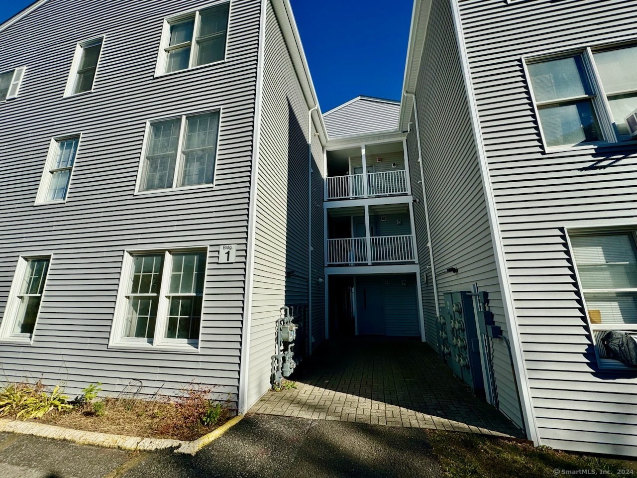 Rental Property at 25 Chestnut Street Apt 1-C, Norwalk, Connecticut - Bedrooms: 3 
Bathrooms: 1 
Rooms: 6  - $3,000 MO.