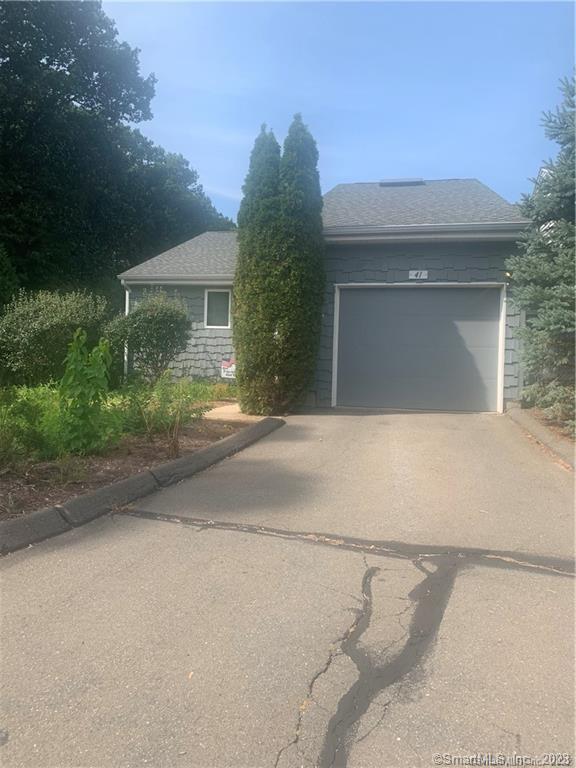 Rental Property at Ivy Lane 41, South Windsor, Connecticut - Bedrooms: 2 
Bathrooms: 2 
Rooms: 6  - $2,400 MO.