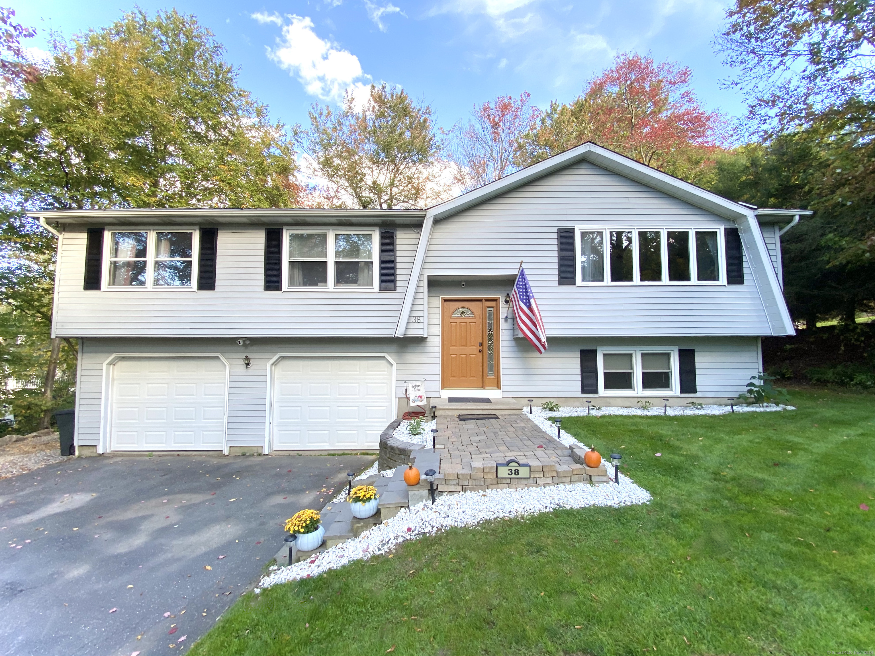 38 Crestwood Drive, Wolcott, Connecticut - 3 Bedrooms  
2 Bathrooms  
7 Rooms - 