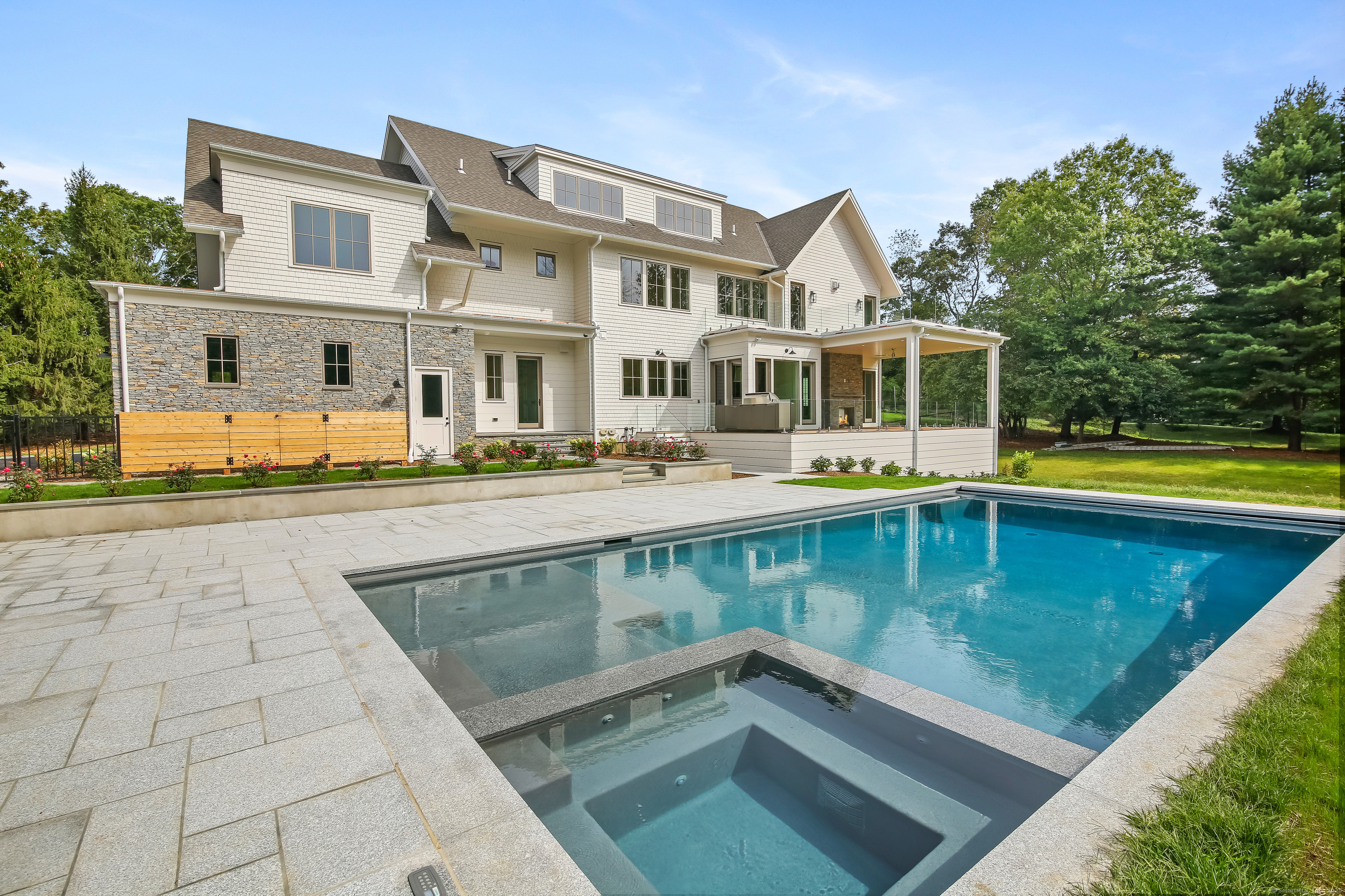 7 Roshab Lane