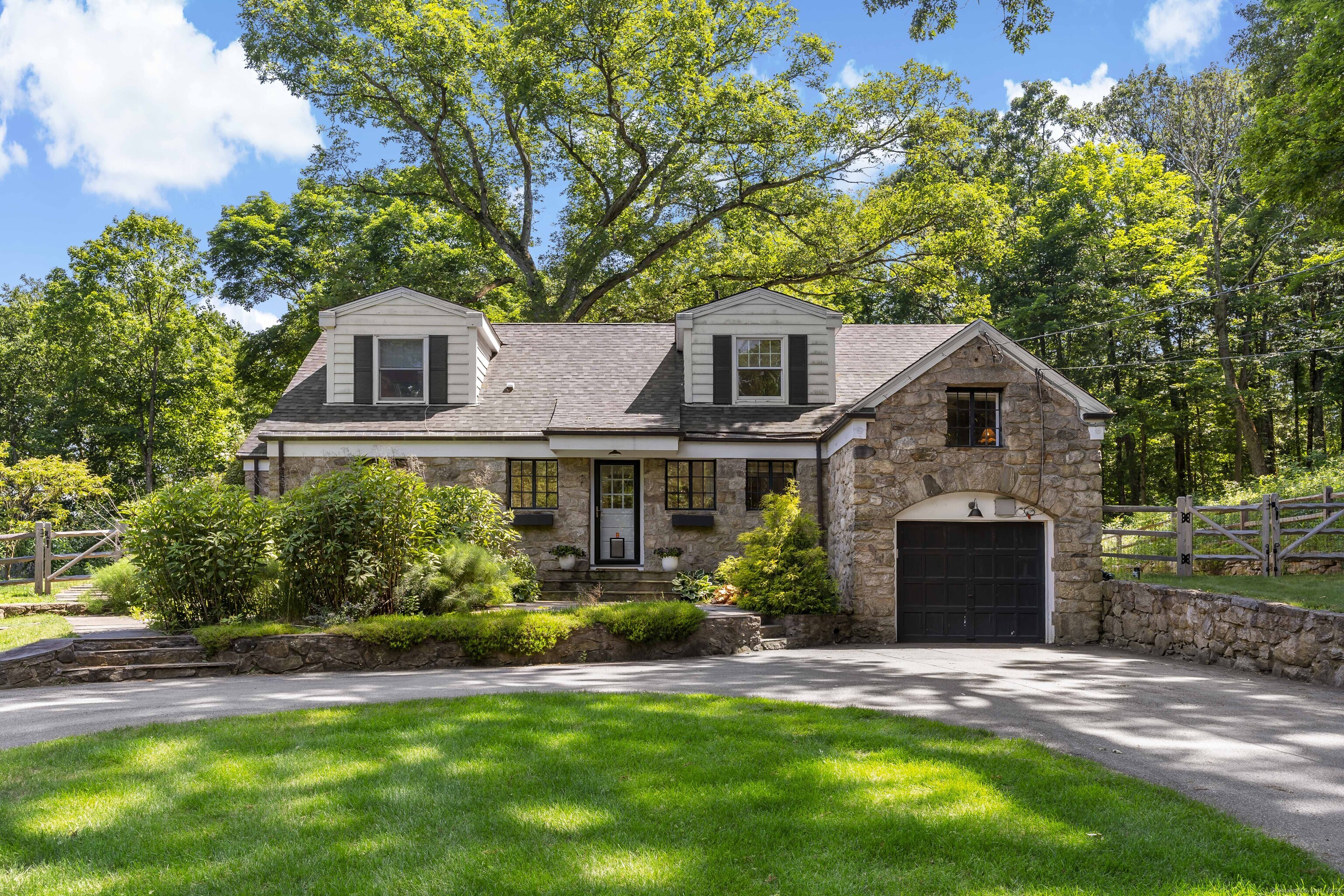 Property for Sale at 134 Range Road, Wilton, Connecticut - Bedrooms: 3 
Bathrooms: 2 
Rooms: 7  - $1,199,000