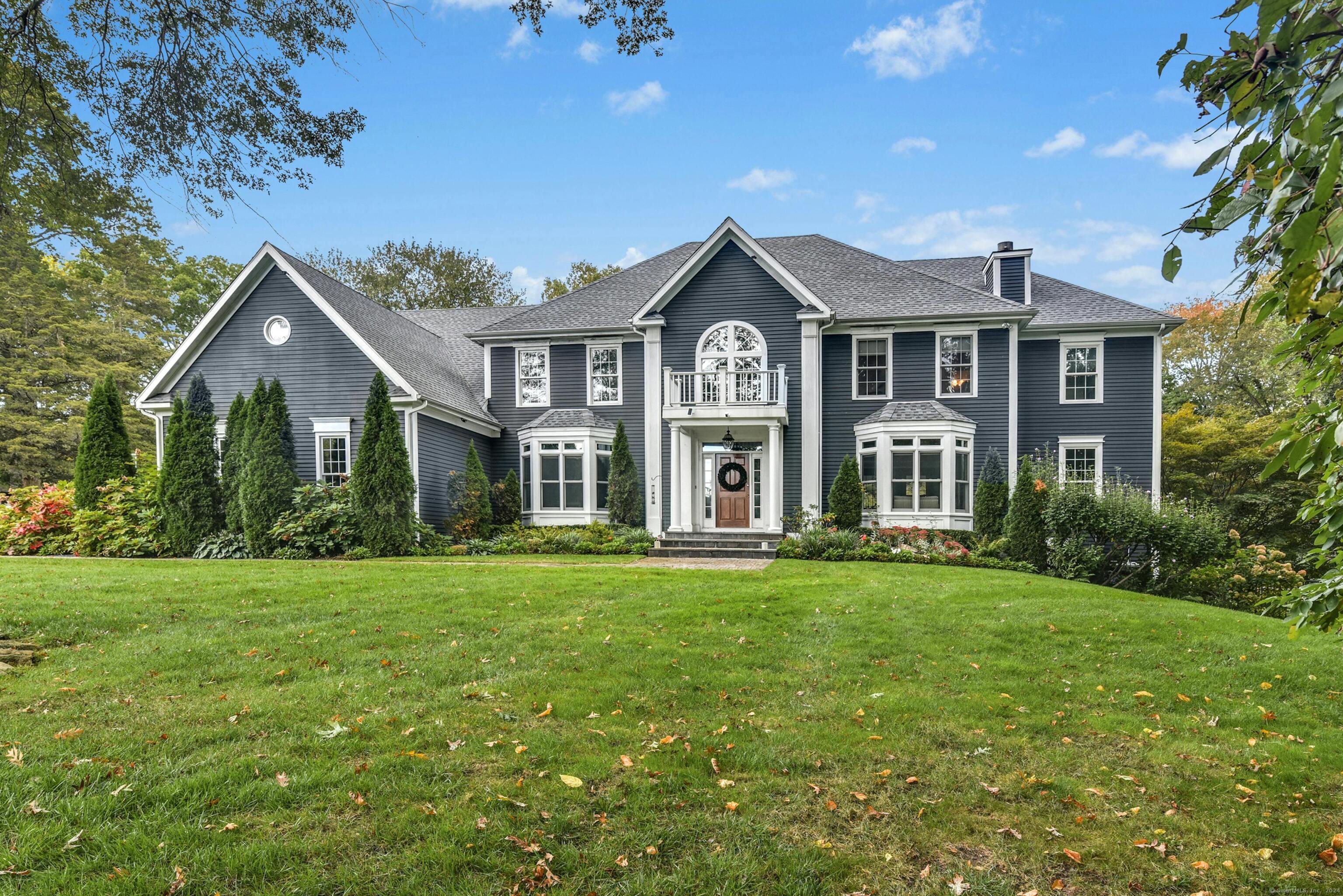 Comstock Hill Avenue, Norwalk, Connecticut - 5 Bedrooms  
5 Bathrooms  
9 Rooms - 