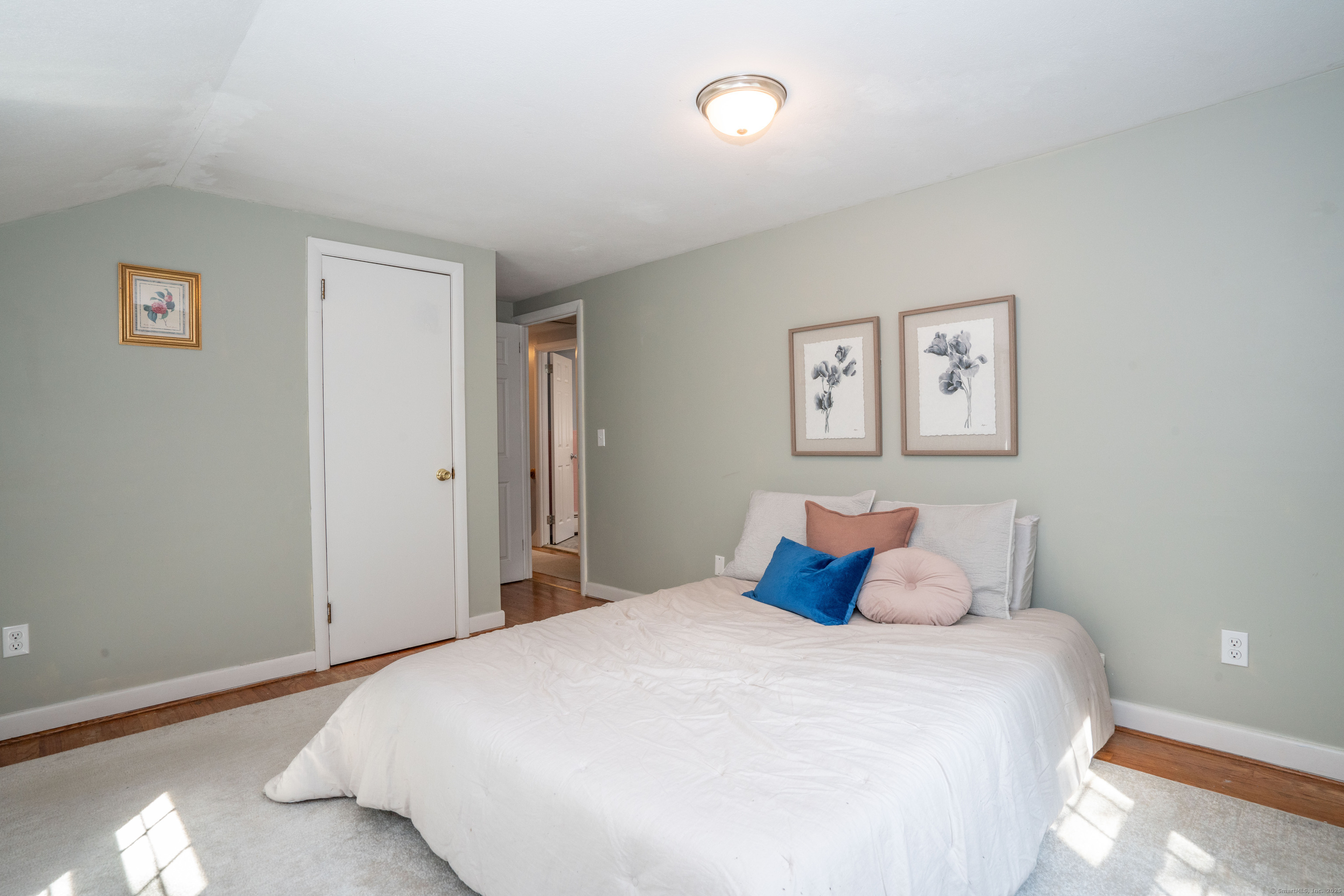 Glastonbury, Connecticut 06033, United States, 4 Bedrooms Bedrooms, ,2 BathroomsBathrooms,Residential,Active,190537