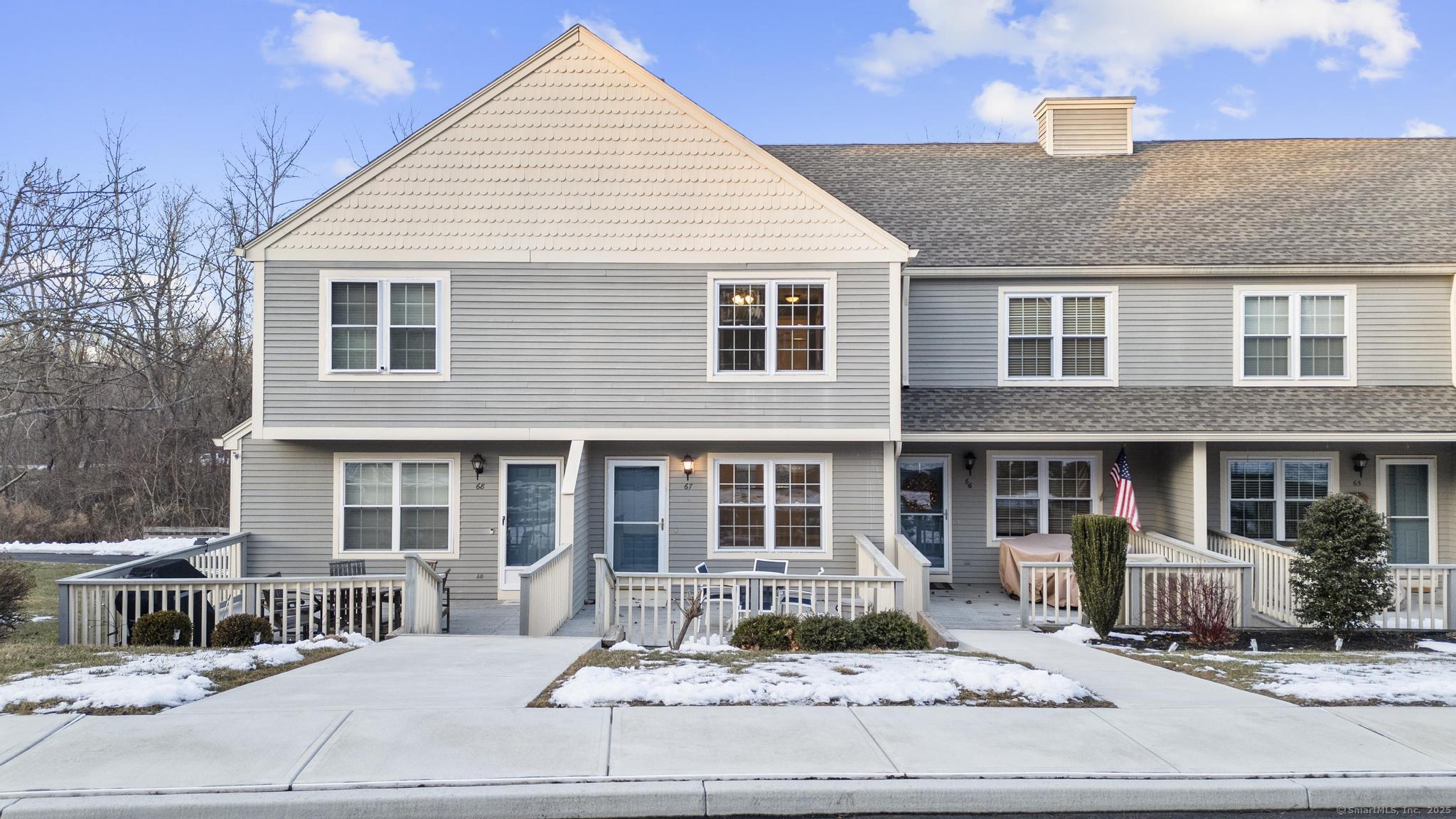 Manorwood Drive 67, Branford, Connecticut - 2 Bedrooms  
2 Bathrooms  
4 Rooms - 