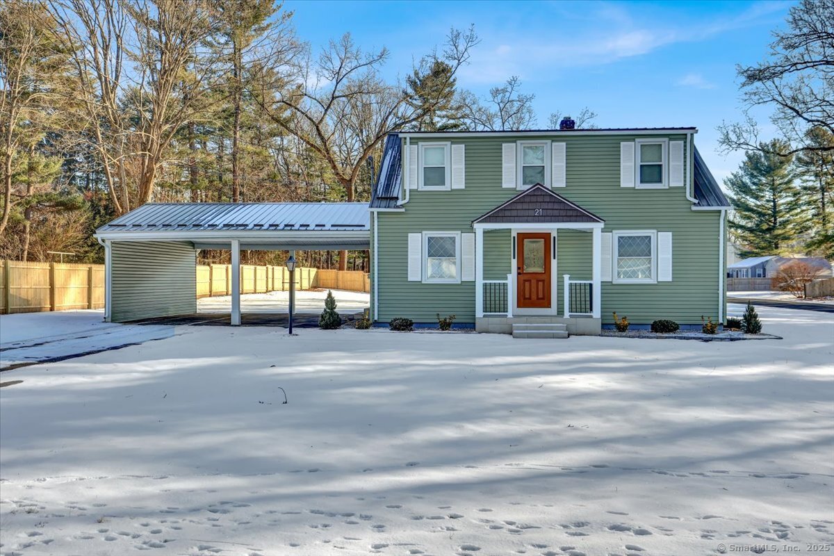 Raffia Road, Enfield, Connecticut - 3 Bedrooms  
2 Bathrooms  
7 Rooms - 