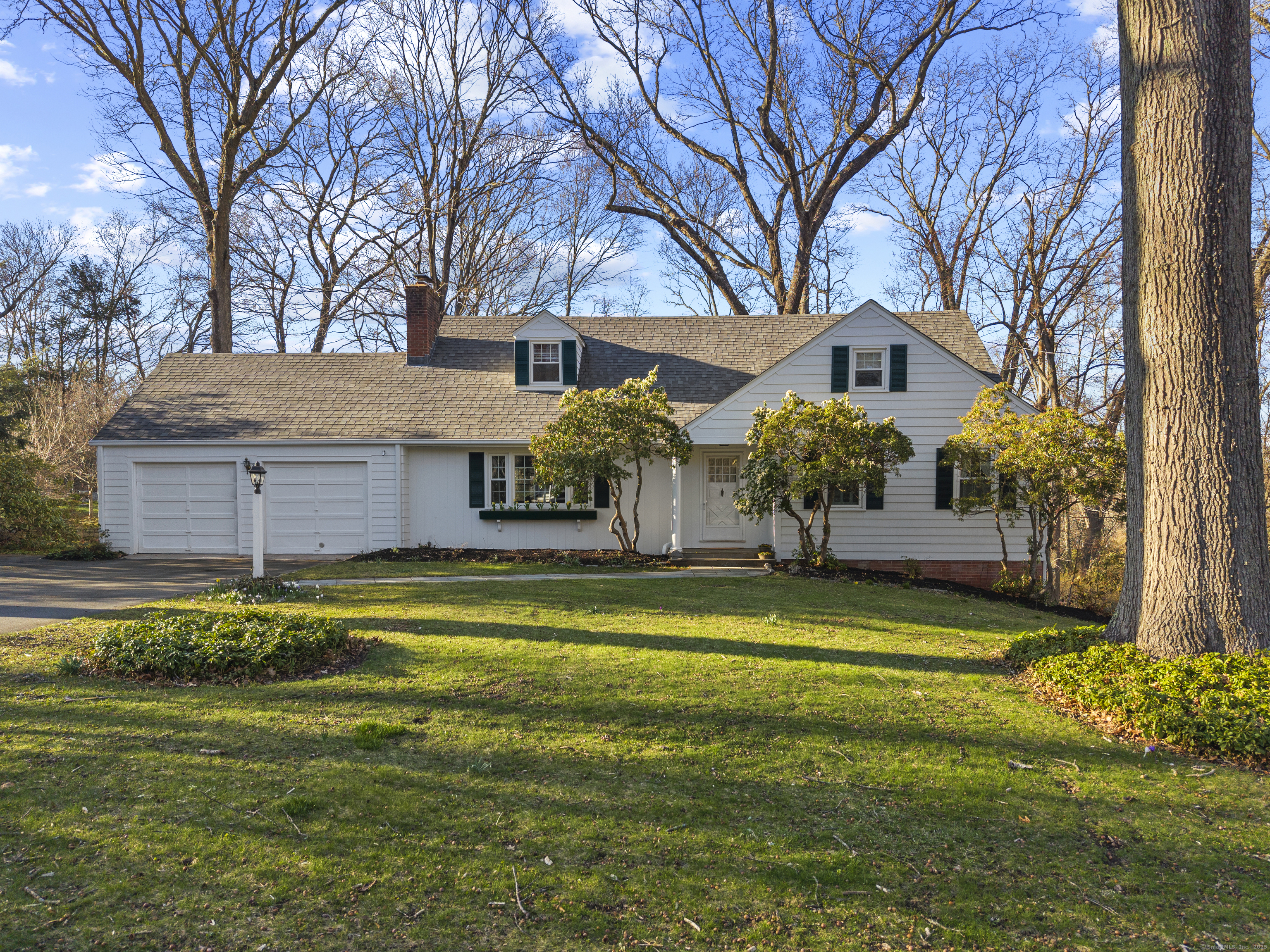 Laurel Road, Essex, Connecticut - 4 Bedrooms  
3 Bathrooms  
7 Rooms - 