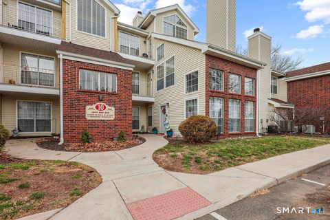 Condo For Sale - 215 Carriage Crossing Lane #215<br/> Middletown, CT 06457