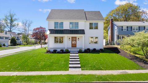 15 Barton Road Fairfield CT 06824
