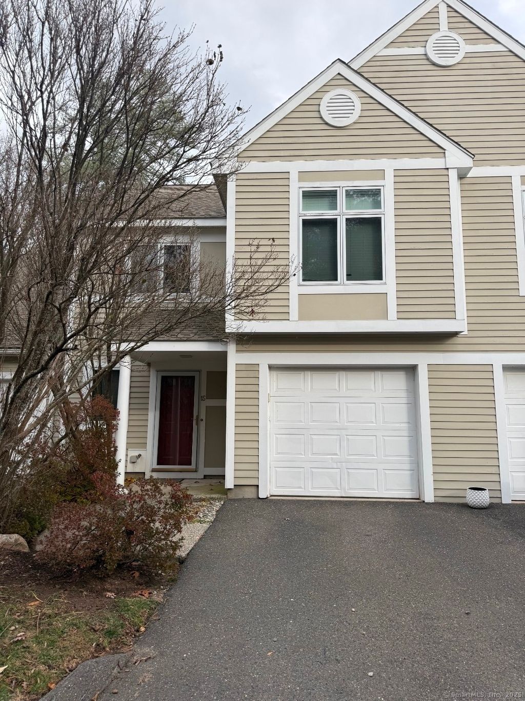 Photo of 15 Greenwich Lane #15, Avon, CT 06001 (MLS # 24137364)