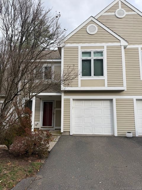 Photo of 15 Greenwich Lane #15, Avon, CT 06001 (MLS # 24137364)