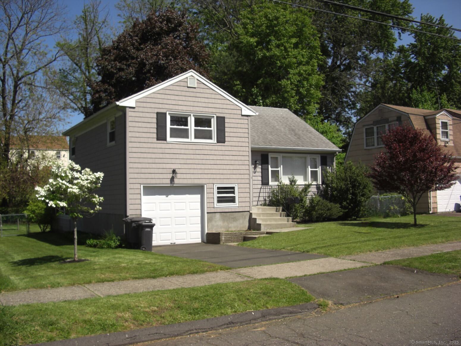 Bates Street, Hartford, Connecticut - 2 Bedrooms  
1 Bathrooms  
7 Rooms - 