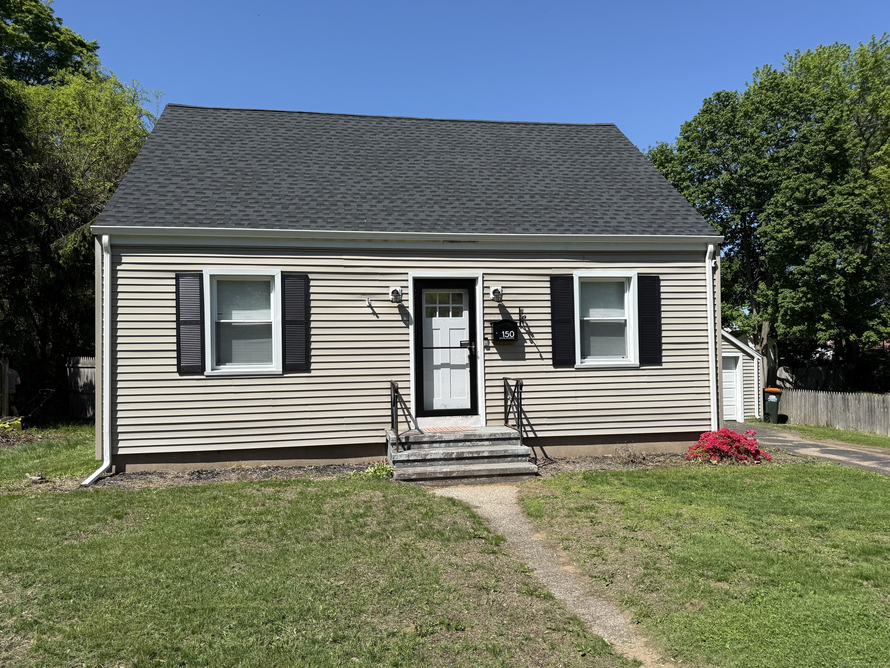 Property for Sale at Douglas Drive, Meriden, Connecticut - Bedrooms: 4 
Bathrooms: 1 
Rooms: 7  - $329,900