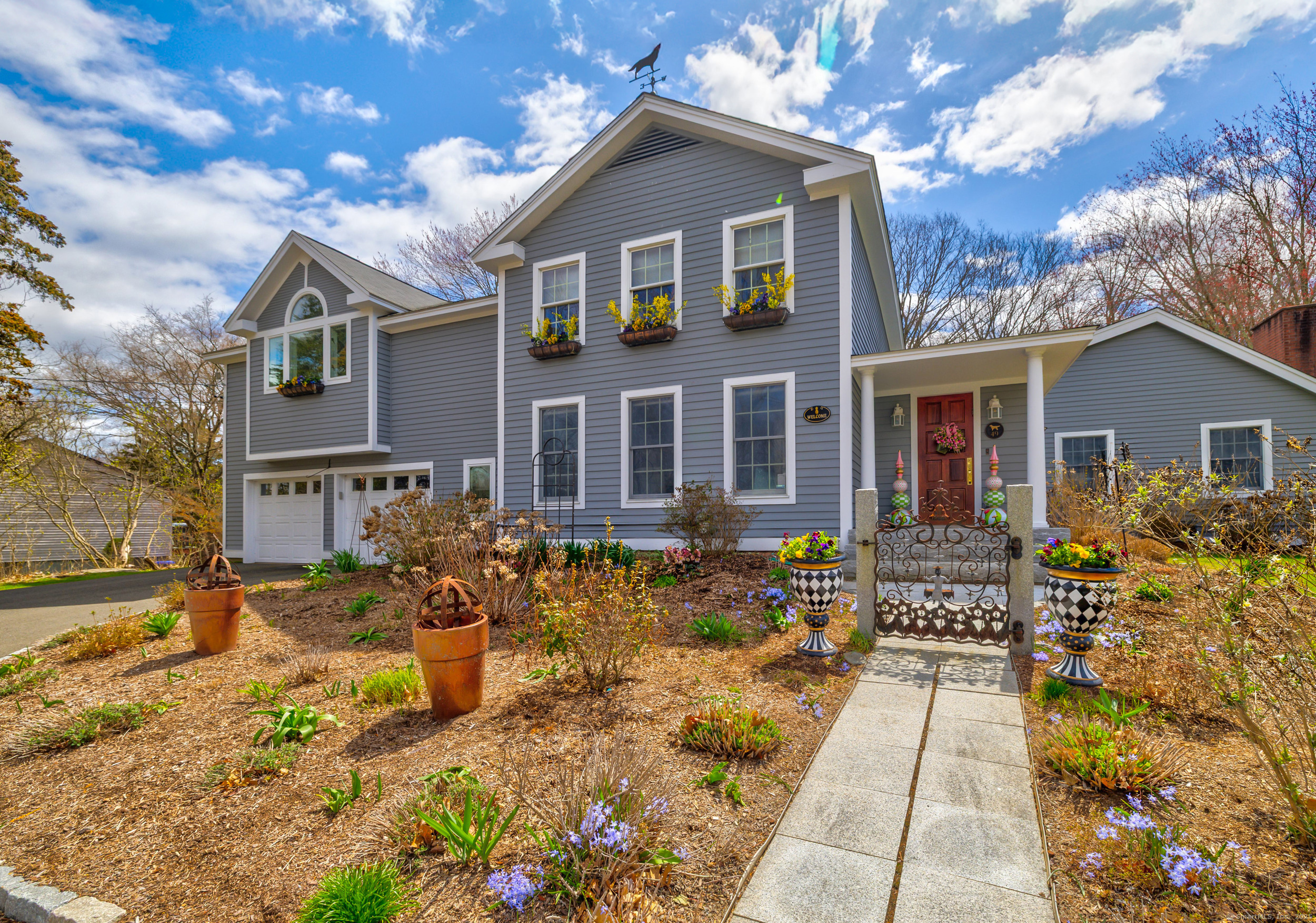 Damascus Road, Branford, Connecticut - 2 Bedrooms  
3 Bathrooms  
7 Rooms - 