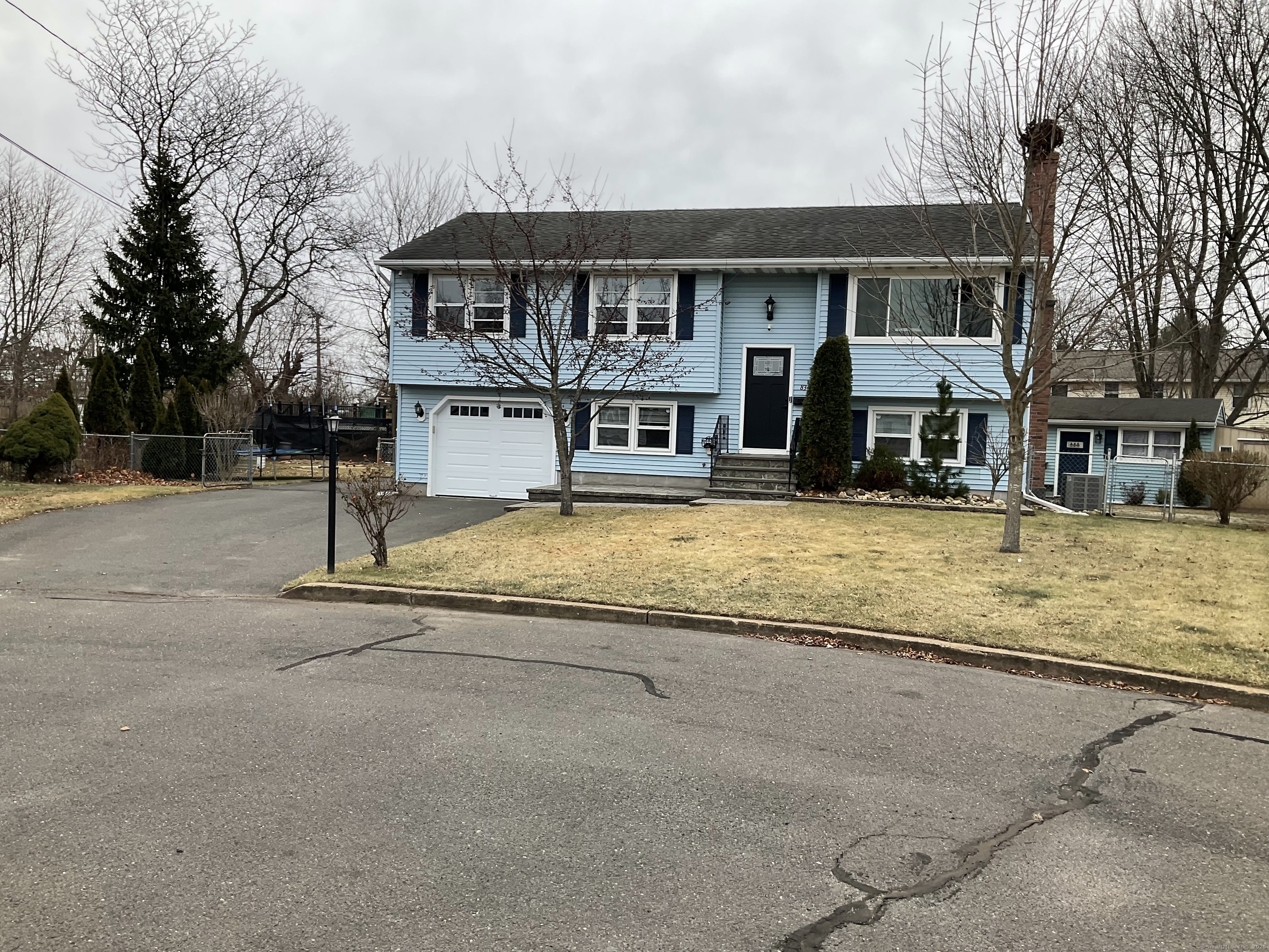 83 Mead Street, New Britain, Connecticut - 4 Bedrooms  
2 Bathrooms  
8 Rooms - 