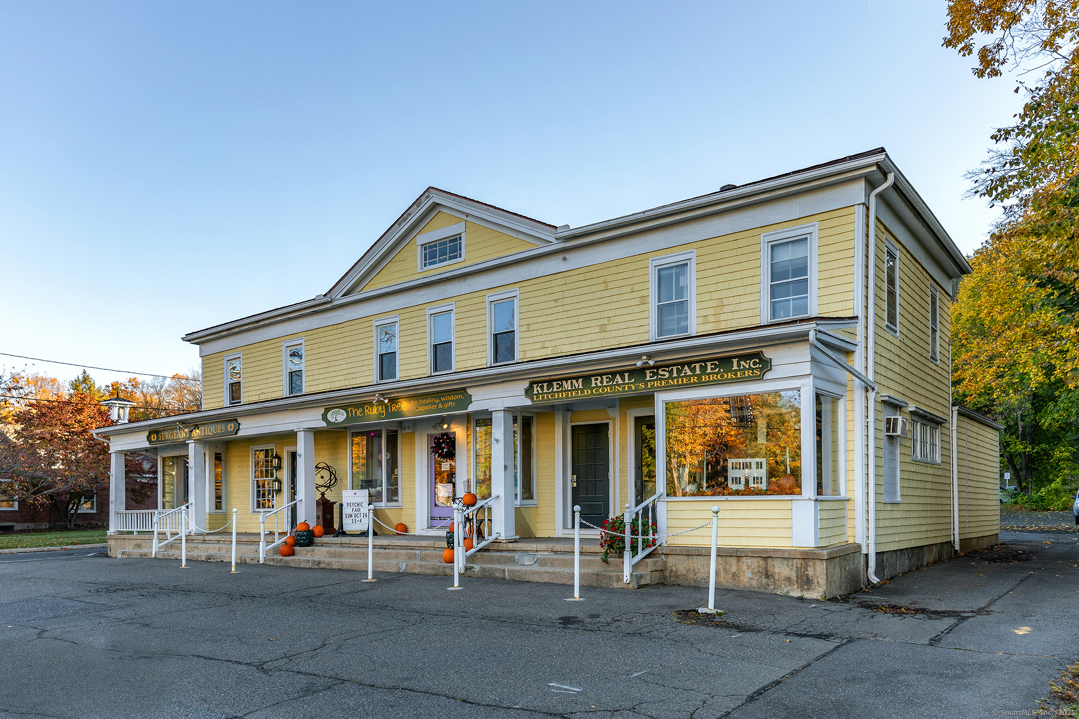 289 Main Street South