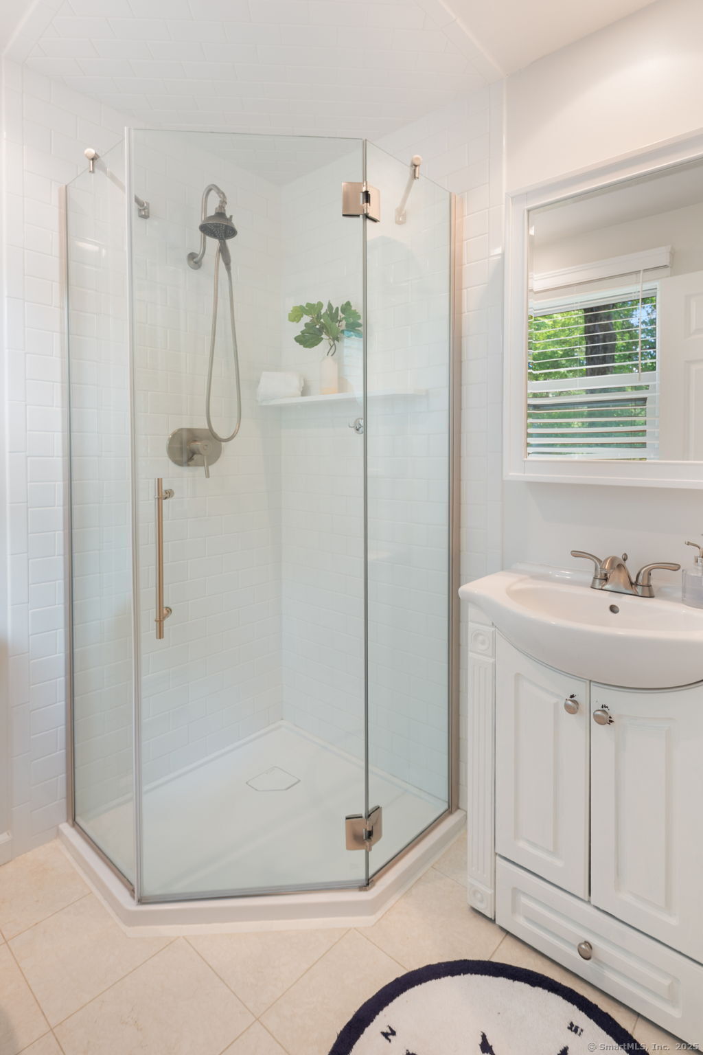 Easton, Connecticut 06612, United States, 4 Bedrooms Bedrooms, ,3 BathroomsBathrooms,Residential,Pending,207595