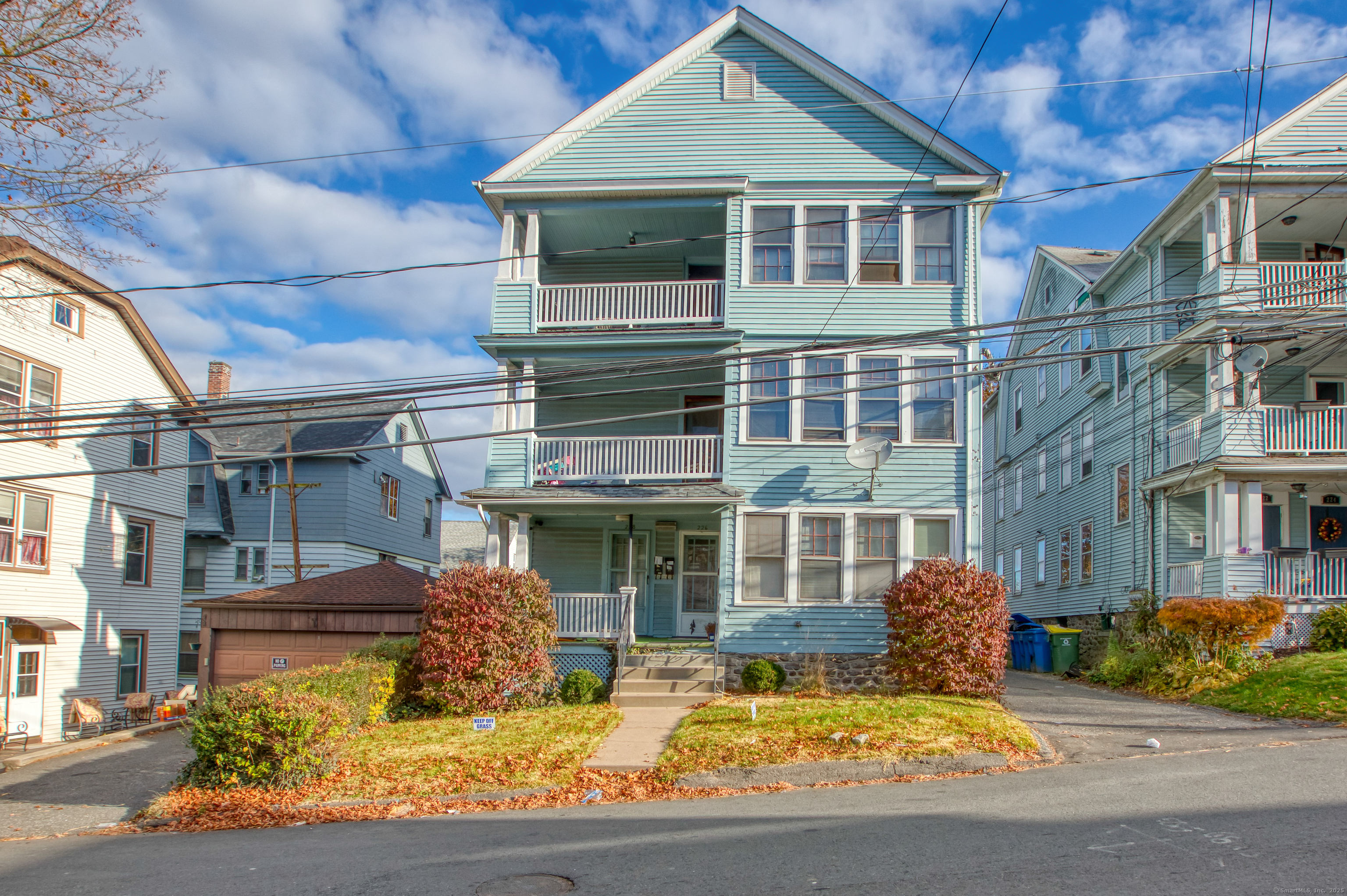 Rental Property at Ledgeside Avenue 1st Fl, Waterbury, Connecticut - Bedrooms: 2 
Bathrooms: 1 
Rooms: 5  - $1,500 MO.